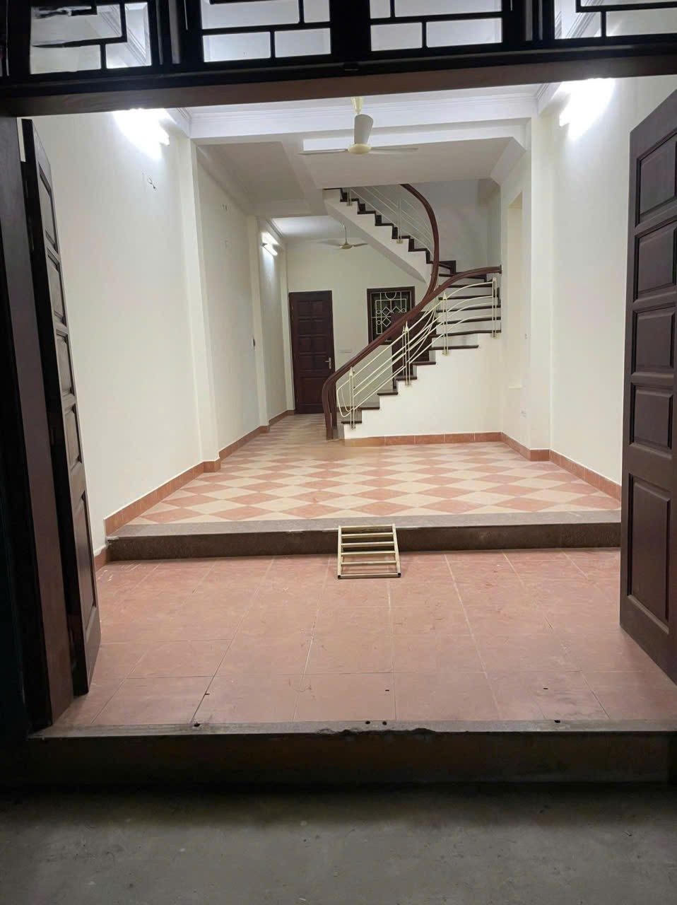 Cho Thuê Nhà Phố Cảm Hội - Hai Bà Trưng 65M² 5 Tầng 6 Ngủ - Nội Thất CB - Xe 5 Tạ Đỗ Cửa - Giá Thuê 22tr