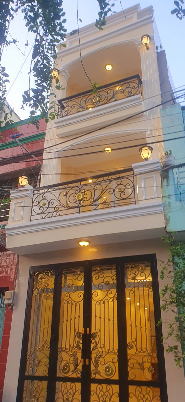Top nhà xinh rẻ 3.5 x 21m 1 trệt 2 lầu Cần Giuộc Q8 TP.HCM