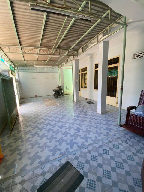 Bán đất tặng kèm nhà ở gần đường 2/4 khu AT Vĩnh Hải , Nha Trang 
Giá 3 tỷ 640 triệu
Giá : 3 tỷ 640 triệu mọi thông tin chi tiết vui lòng liên hệ: e Hồng