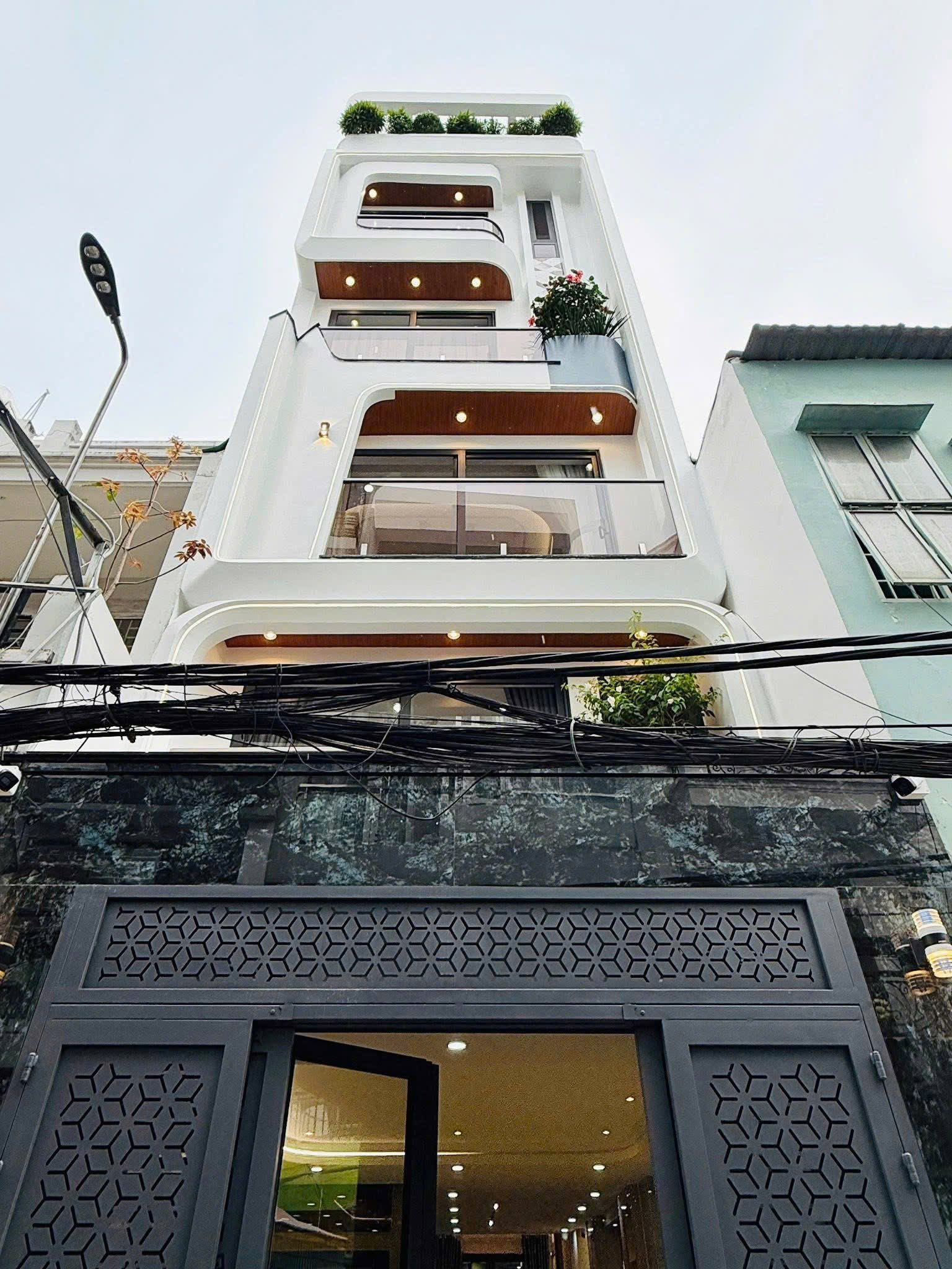 Bán Gấp tại Cao Đạt Quận 5 giá rẻ 3,2 tỷ không phát sinh thêm , 69m2, 4PN, 4WC chính chủ sổ sách đầy đủ