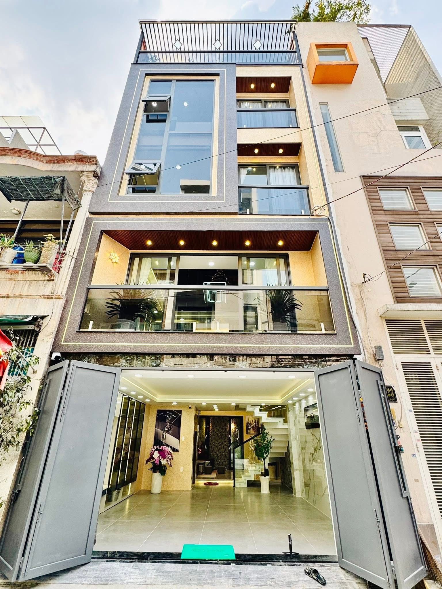Nhà cô 6 cần bán để mở rộng kinh doanh. Cao Thắng, P2, Q3. Giá 3tỷ 860tr . DT 80m2 (5x16m). Hẻm 6m. Cho thuê 21tr/tháng. Sổ Hồng Riêng chính chủ. 3L-4PN-4WC
