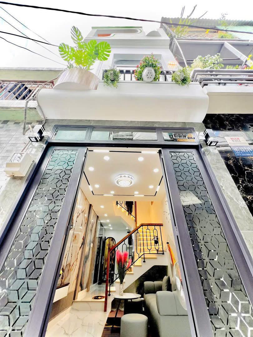Chủ kẹt xoay tiền bán nhà 2 Tỷ 050 hẻm xe hơi Lý Chính Thắng Quận 3