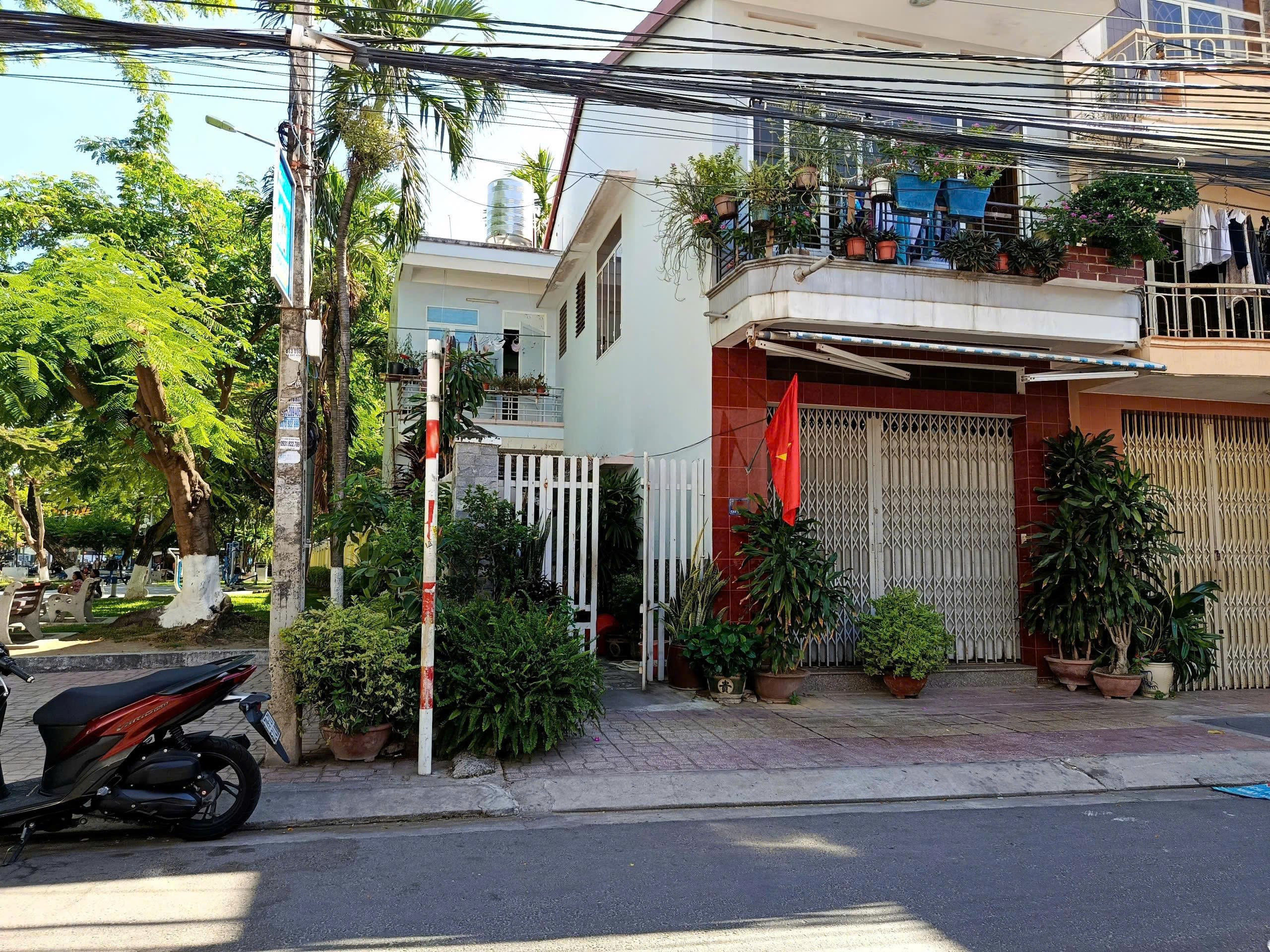 Cần bán nhà góc công viên Vĩnh Phước, Mặt tiền Đường Cao văn Bé, đi bộ ra biển Hòn Chồng TP Nha Trang