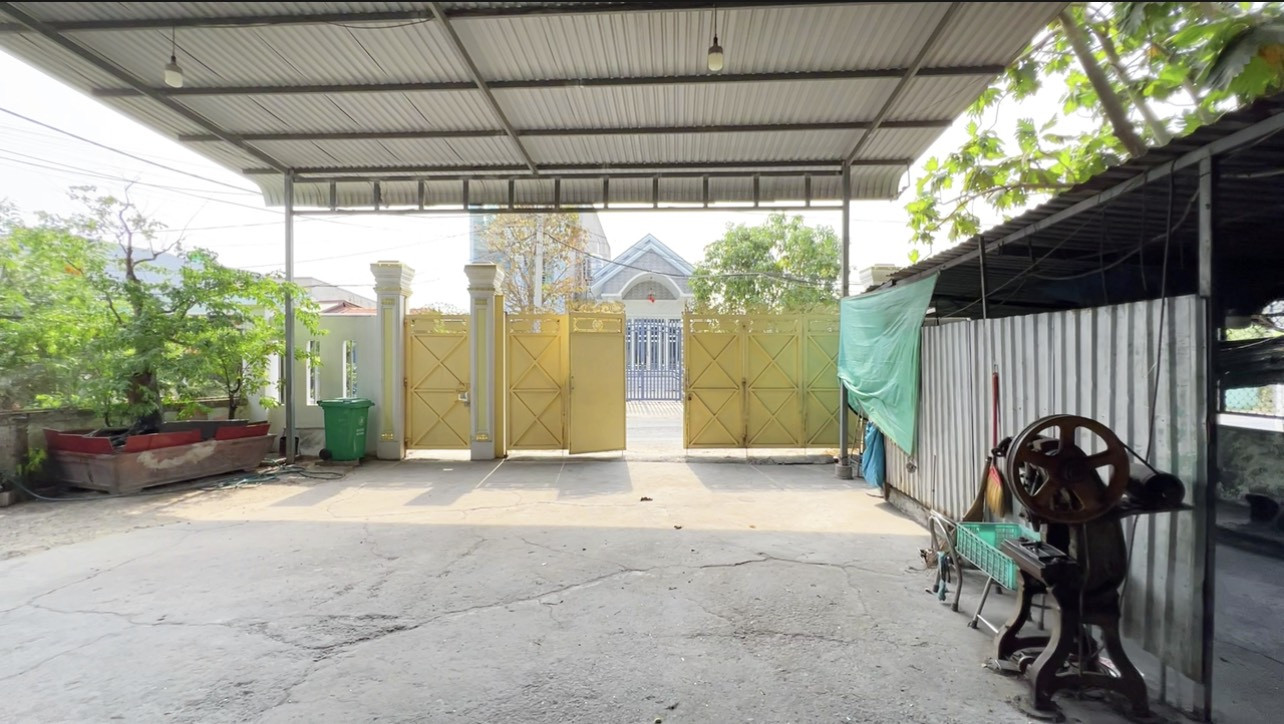 Bán nhà kho 400m full thổ cư