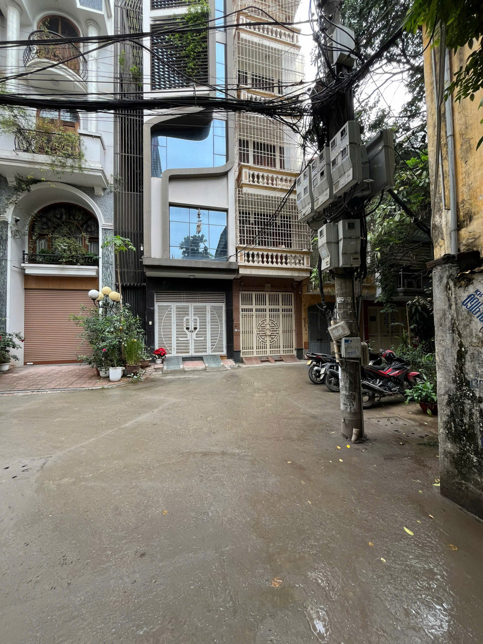 NHÀ ĐẸP Ở LUÔN - SÁT PHỐ-Ô TÔ QUAY ĐẦU CÁCH NHÀ 5m