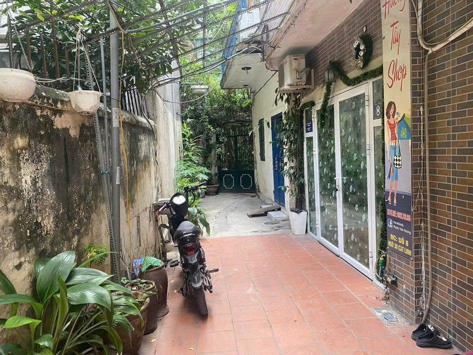 Cho thuê nhà ngõ 30 Cát Linh, phường Cát Linh, Đống Đa, HN. DT 30m x 2 tầng, giá 8tr