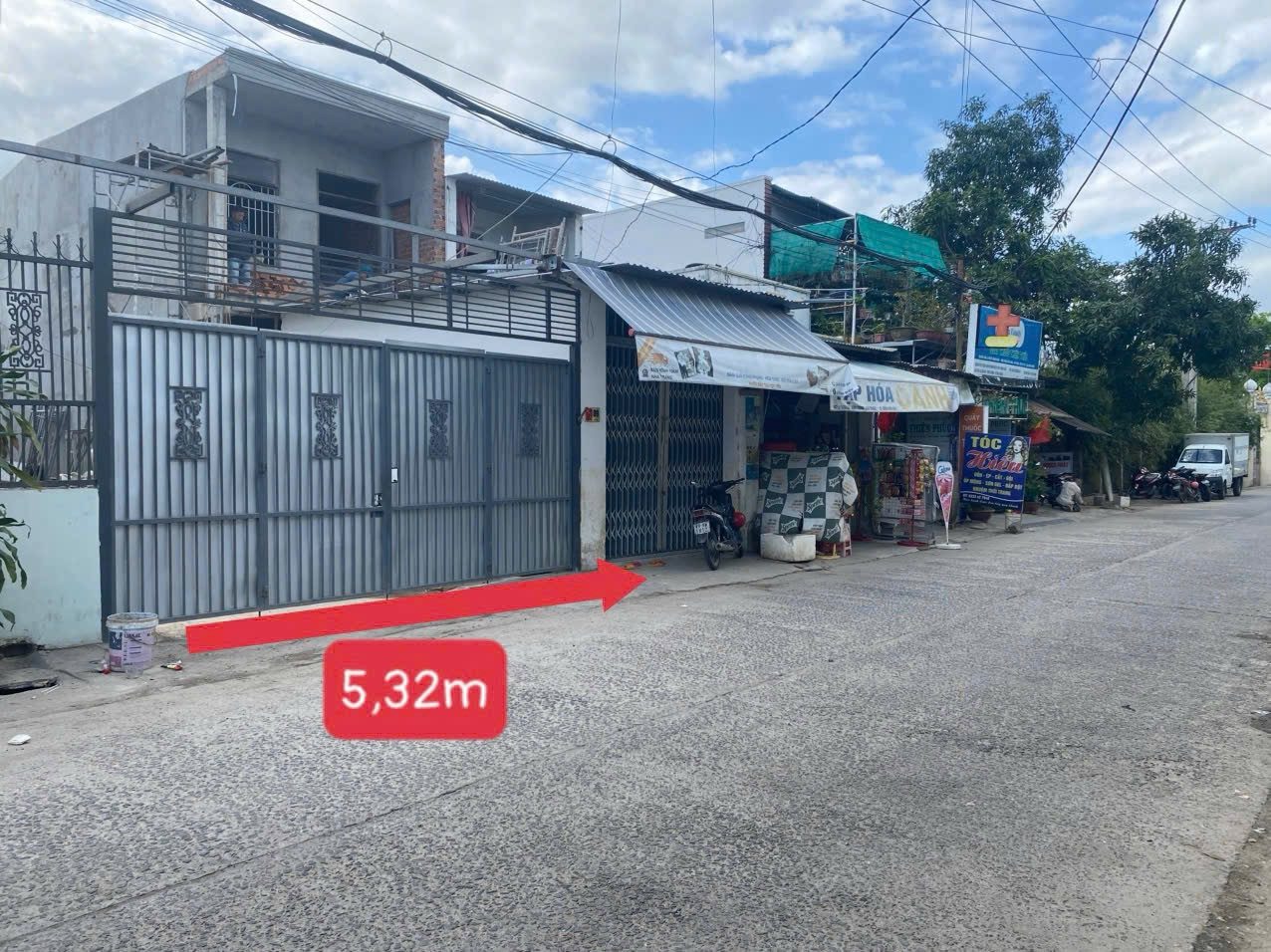 Mặt tiền đường Cầu Bè 👉 Giá chỉ: 5,5 tỷ
📍 Vị trí: cách đường 23/10 chỉ 5 căn nhà, khu vực nhiều hàng quán, kinh doanh sầm uất
• Diện tích: 118,1m2, ngang 5,32m vuông đẹp
•Hướng: Đông mát mẻ