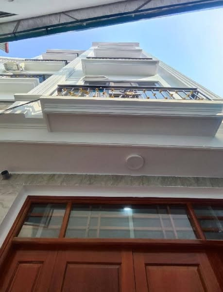 5.6 tỷ có NHÀ 5 tầng 32m CẦU DIỄN mới nguyên ở ngay