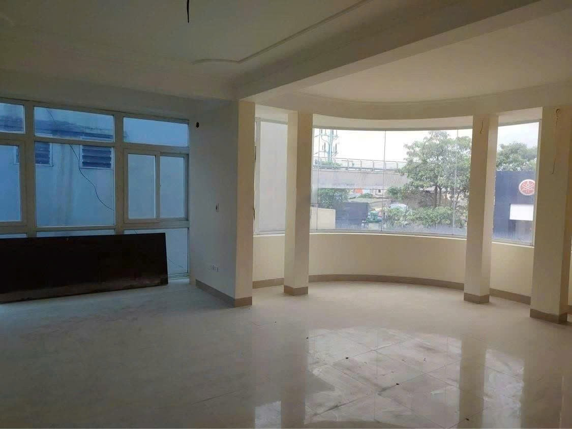 Cho Thuê Nhà Lô Góc 130M²× 6 Tầng/ Đường Cầu Diễn - Bắc Từ Liêm/ Giá Thuê 40tr/ tháng