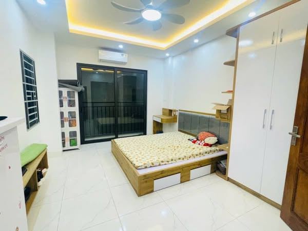 PHẢI THẬT NHANH! Chỉ 4 tỷ hơn sở hữu ngay ngôi nhà 38m x 5T ở ngã tư Nhổn, ngõ thông, ô tô, kinh doanh