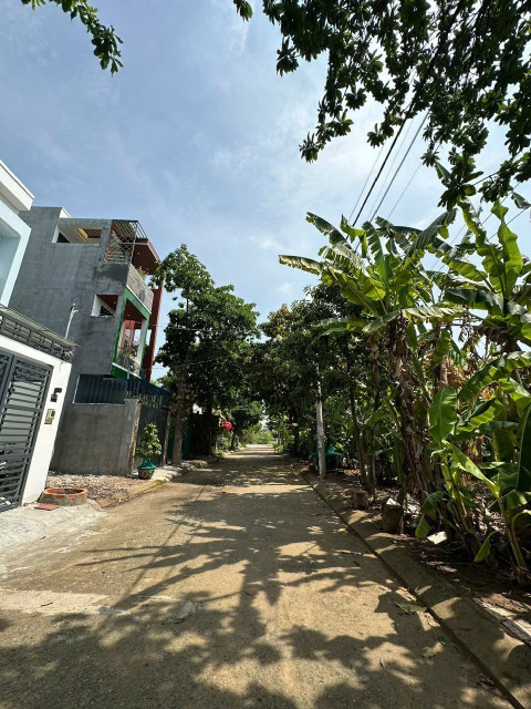 Bán đất Quận 9 (đường Cầu Đình - Long Phước); 4x20.7m; tiện xây dựng, để ở; sổ đỏ; 3 tỷ