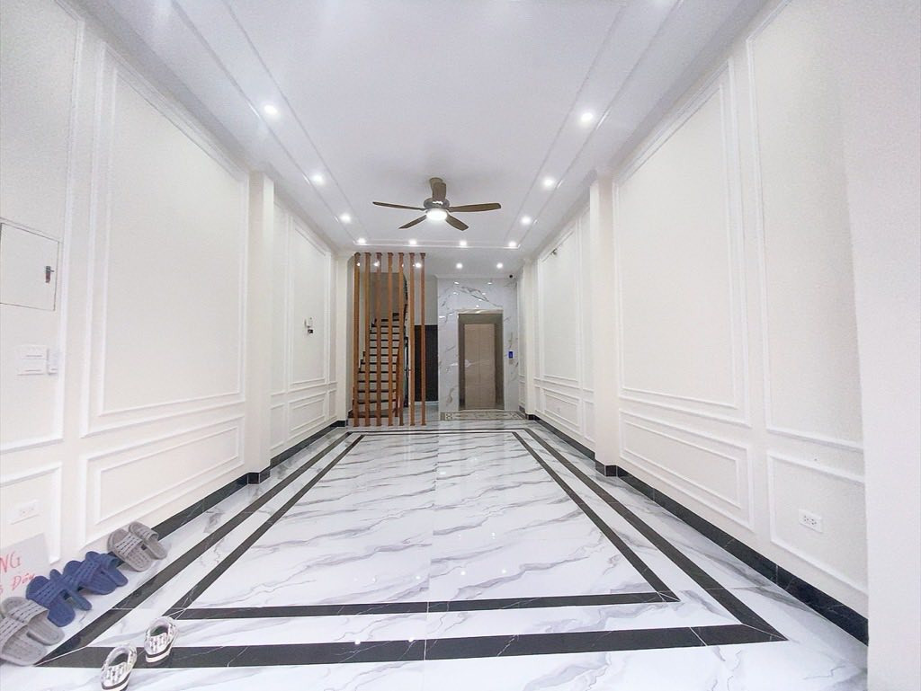 Bán nhà Cầu Đơ 5 tầng, thang máy, 45m², giá 9.x tỷ (x mầm non)