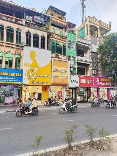 BÁN NHÀ MẶT PHỐ CẦU GIẤY - 5 TẦNG - VỈA HÈ RỘNG - Ô TÔ TRÁNH - KINH DOANH SẦM UẤT - GIÁ 7.65 TỶ