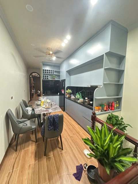 Bán nhà Mặt phố Cầu Giấy (CG) 40m, 5 tầng, mt 3m, giá 32 tỷ