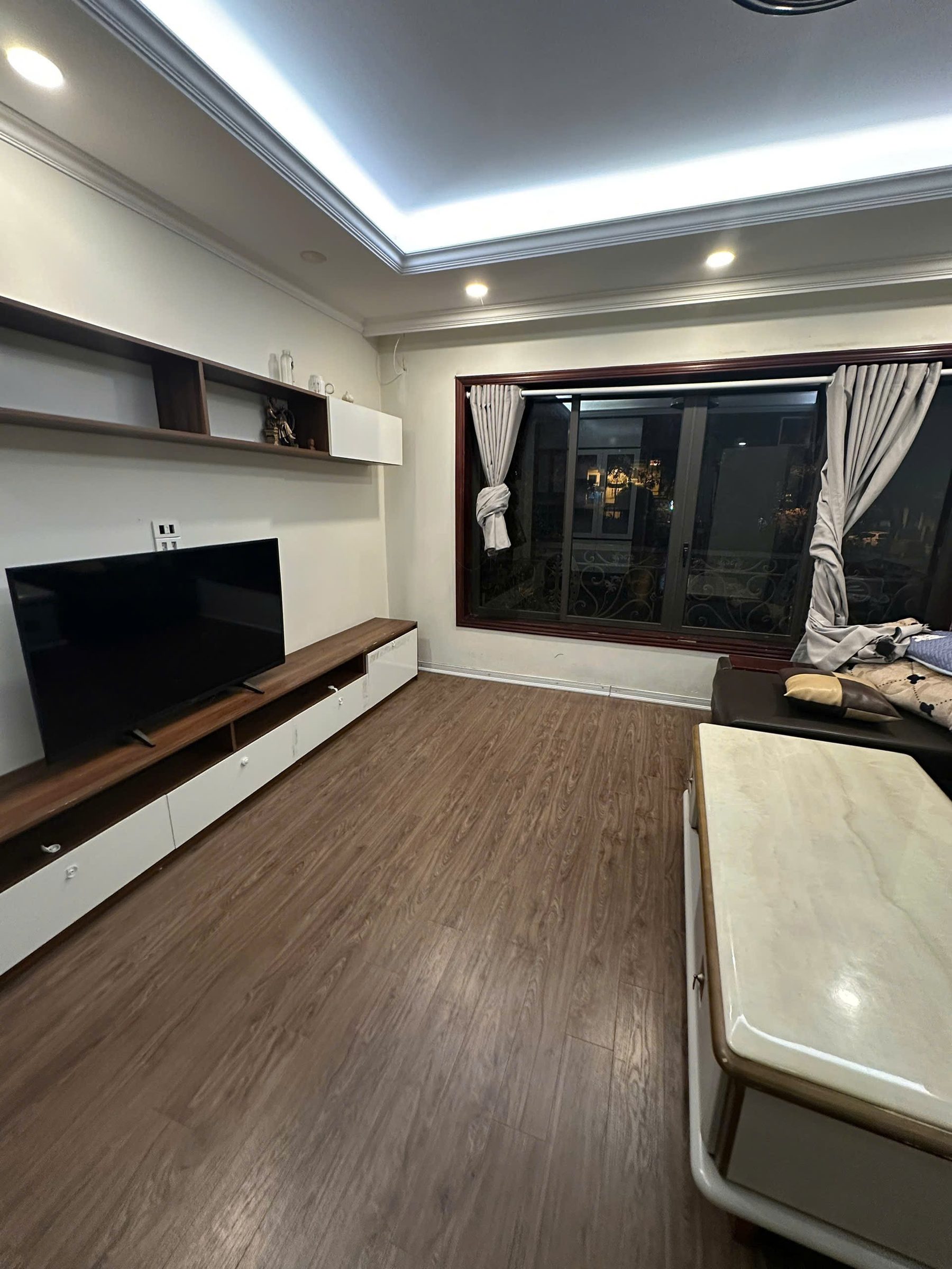 Cho Thuê Nhà Cầu Giấy 55M² 5 Tầng Thang Máy - Nội Thất CB - Ngõ Rộng - Kinh Doanh - Giá Thuê 30tr