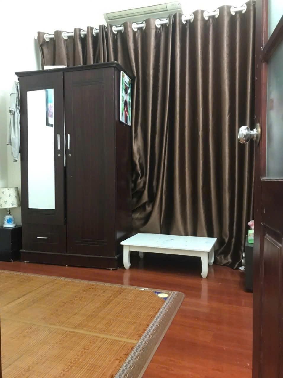 Cho Thuê Nhà Ngõ 68* Đường Cầu Giấy 29M² 5 Tầng 3 Ngủ - Nội Thất CB - Giá Thuê 10tr