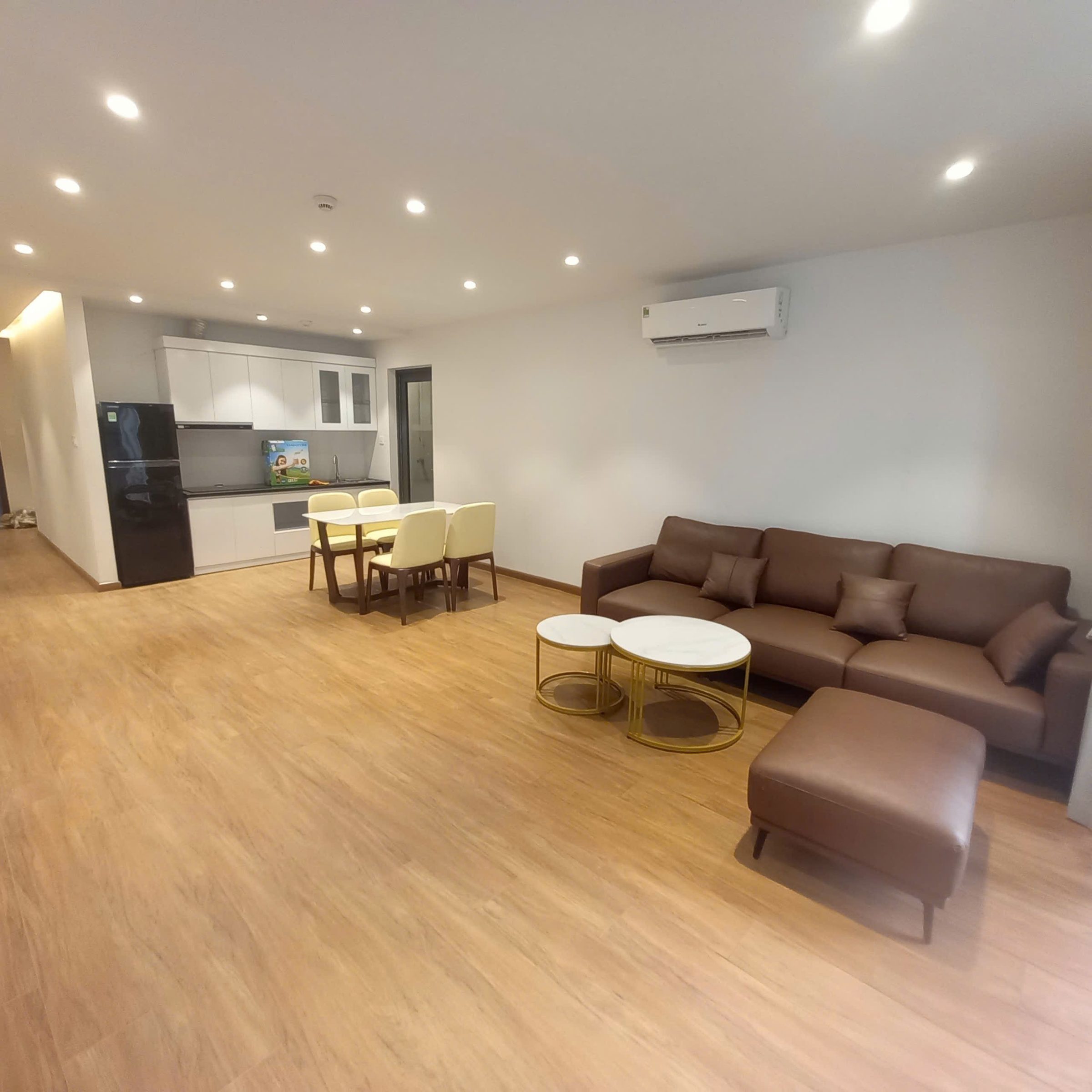 Cho Thuê Chung Cư Discovery -302 Cầu Giấy 98M² 2 Ngủ Full Đồ - Giá Thuê 17tr