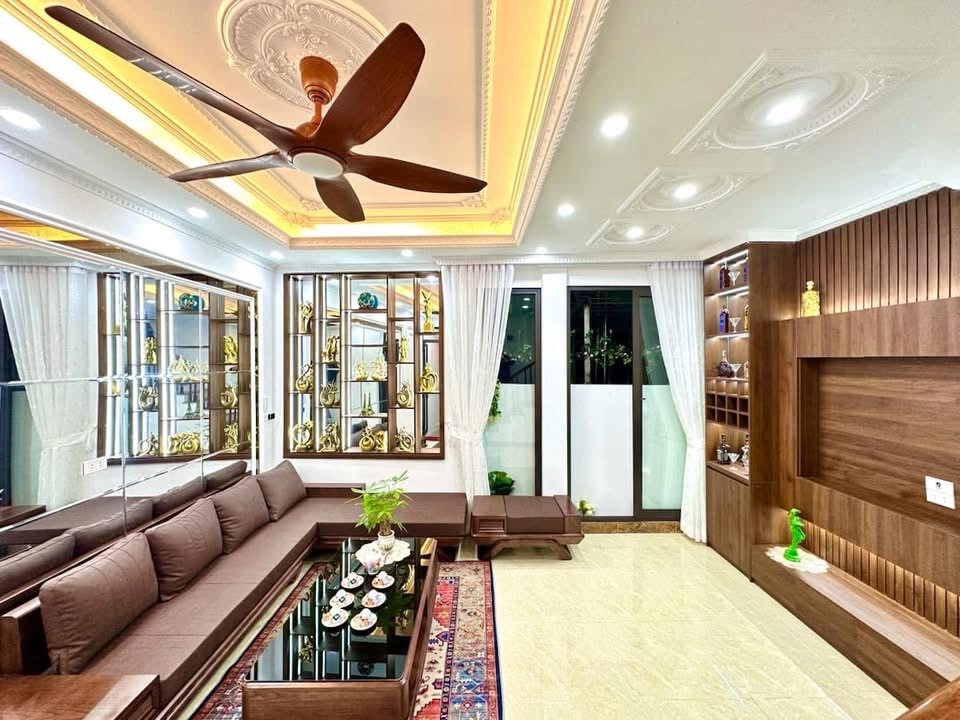 BÁN NHÀ CẦU GIẤY - 35M², 6 TẦNG - FULL NỘI THẤT SANG TRỌNG - GIÁ 7.9 TỶ