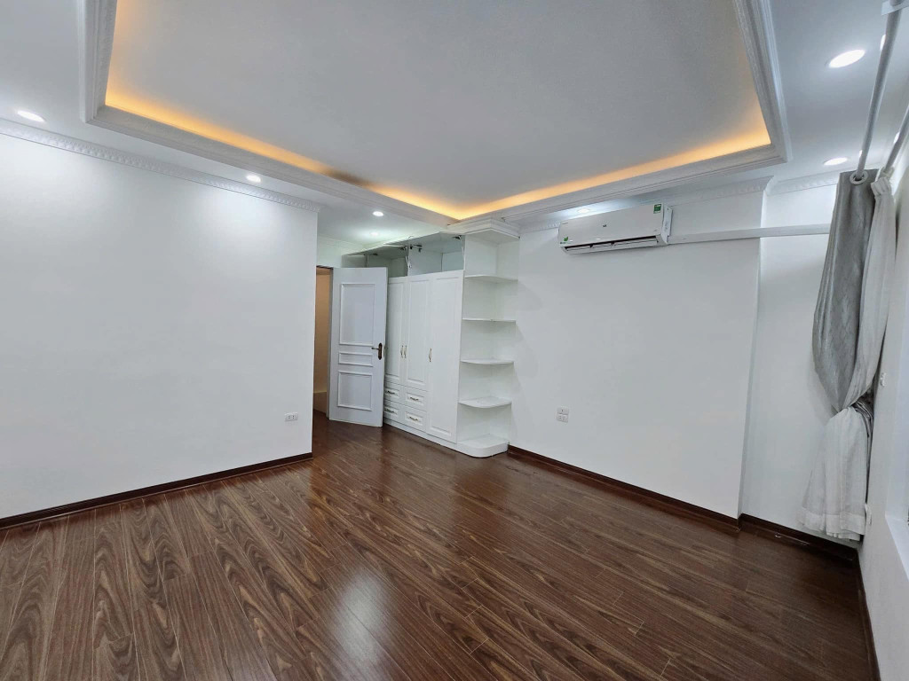 Nhỉnh 8 tỷ nhà đẹp 5 tầng Cầu Giấy