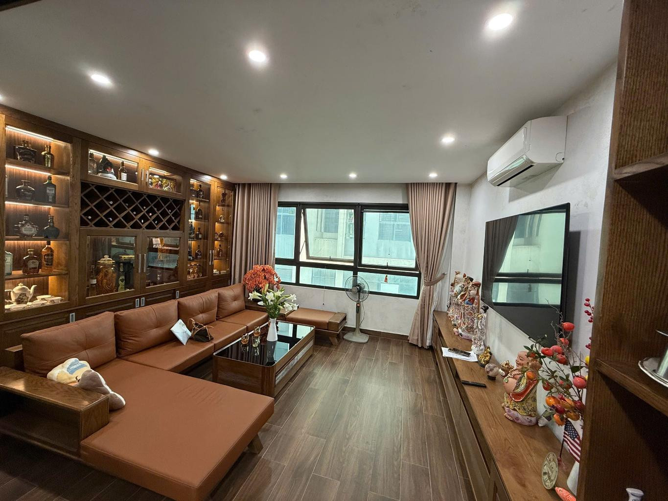 Bán tòa nhà 8 tầng TM phố Cầu Giấy, khu VIP gần phố, ô tô vào nhà, KD VP chỉ 25 tỷ