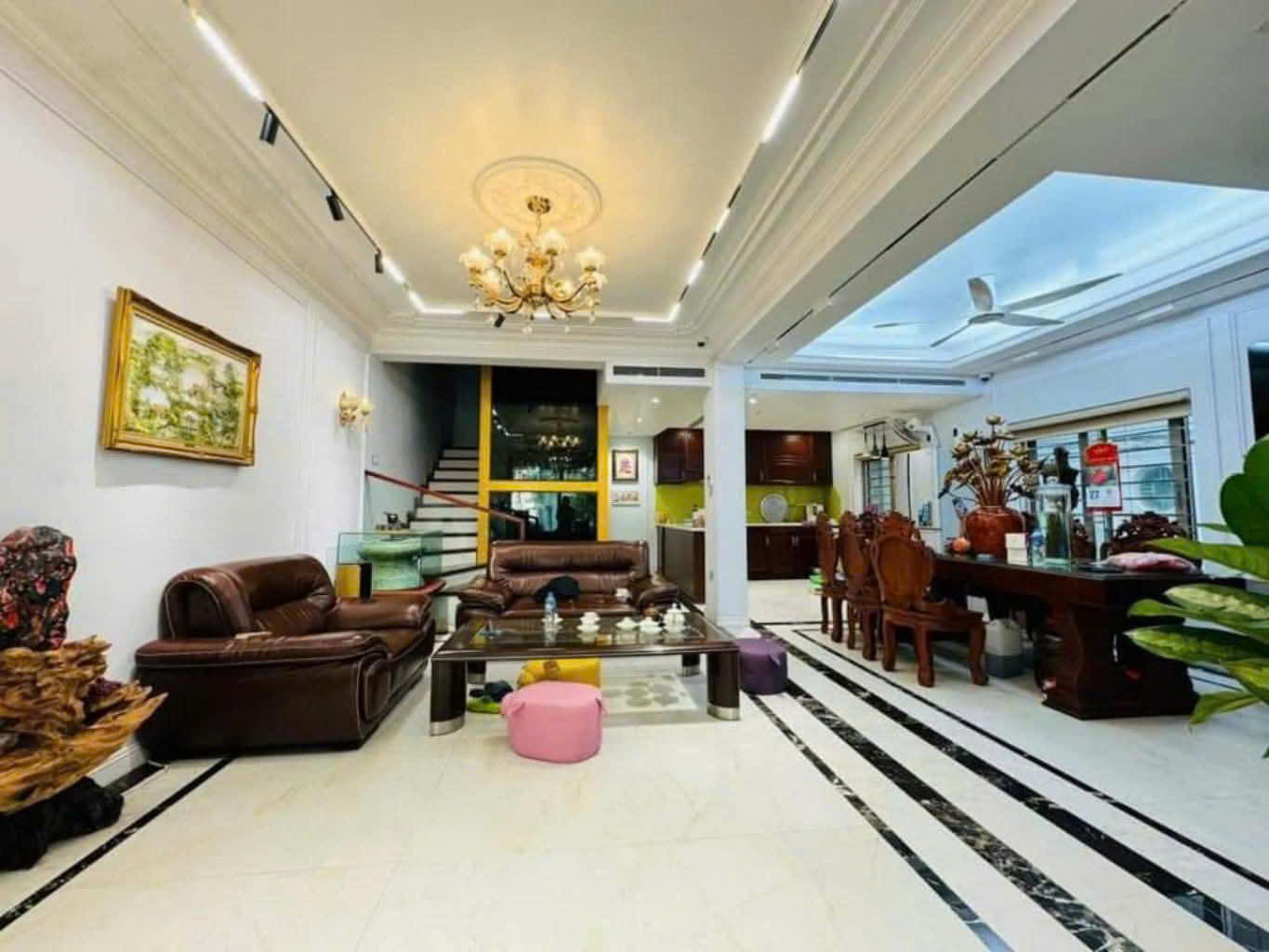 BÁN NHÀ BIỆT THỰ CẦU GIẤY, ÔTÔ TRÁNH, VẢI HÈ RỘNG, DT 125M2, MT KHỦNG 10M, GIÁ 24 TỶ