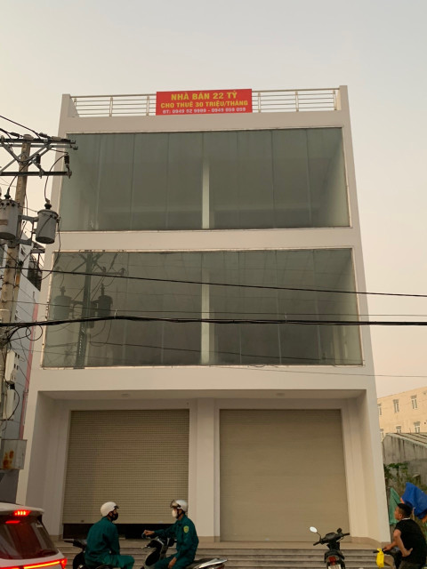 Gần vòng xoay thị trấn Bến Cầu