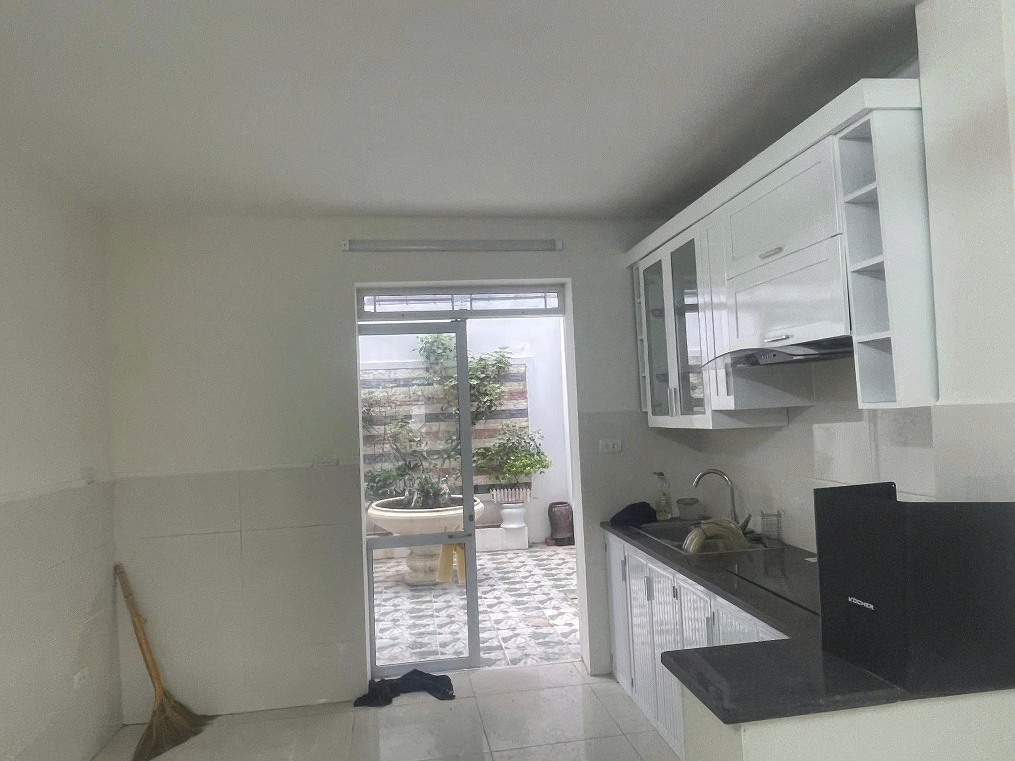 CHO THUÊ NGUYÊN CĂN LẠC TRUNG, NHÀ MỚI, RỘNG, LÀM VP 86M 3T, 12TR 0903258273