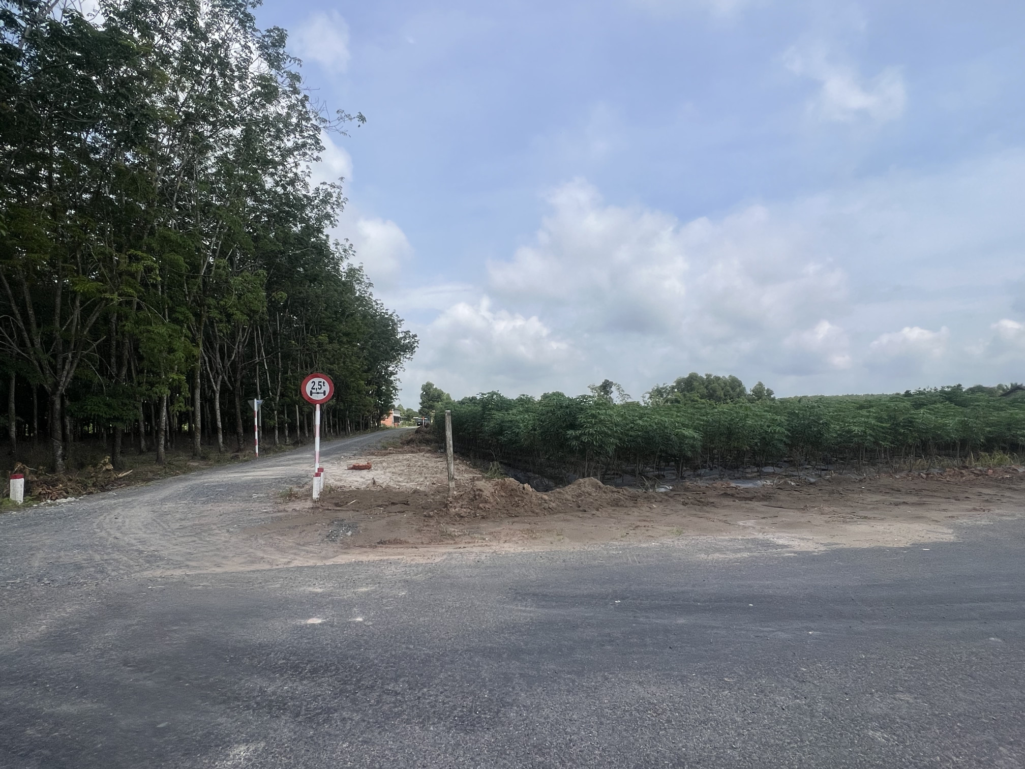 Đất 2 mặt tiền cách cổng chính khu công nghiệp Phước Đông 1,5km diện tích 11 x 30, 60 thổ cư giá 1,7 tỷ tl