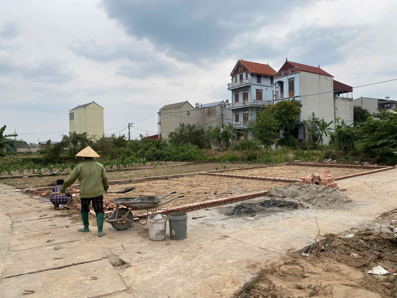 CC cần bán lô góc TT Quang Minh,full TC 50m,kinh doanh vip,giá đầu tư.