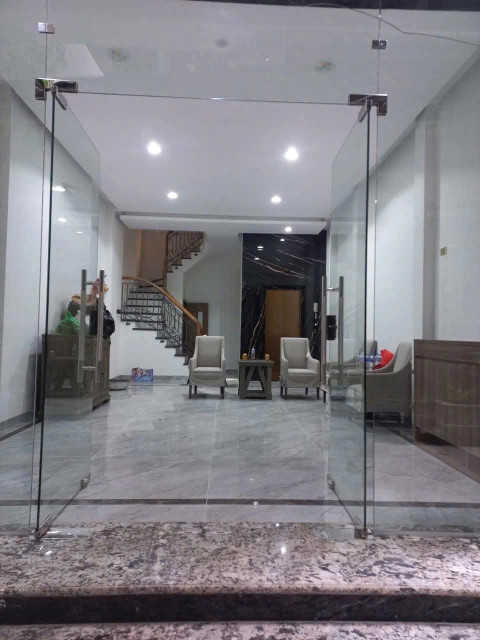 Bán nhà ngõ Kim mã, diện tích 63m2 xây 7 tầng thang máy, nội thất hiện đại, sân thượng view công viên Thủ lệ