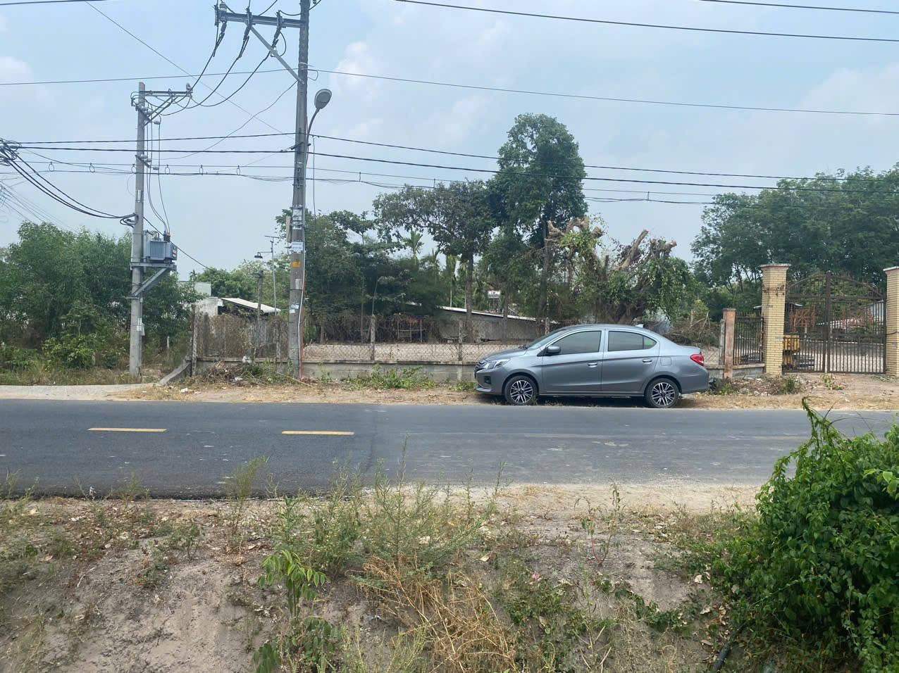 Đất 2mt Đường cây gõ * 1.359m2 thổ 300m2 vuông vức 30 x 40