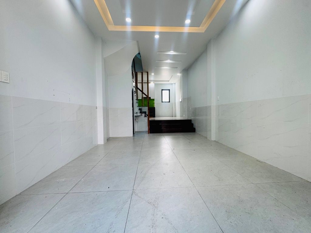 Bán nhà nguyễn văn khối, 3 tầng, sồ hồng riêng xe hơi ngủ nhà