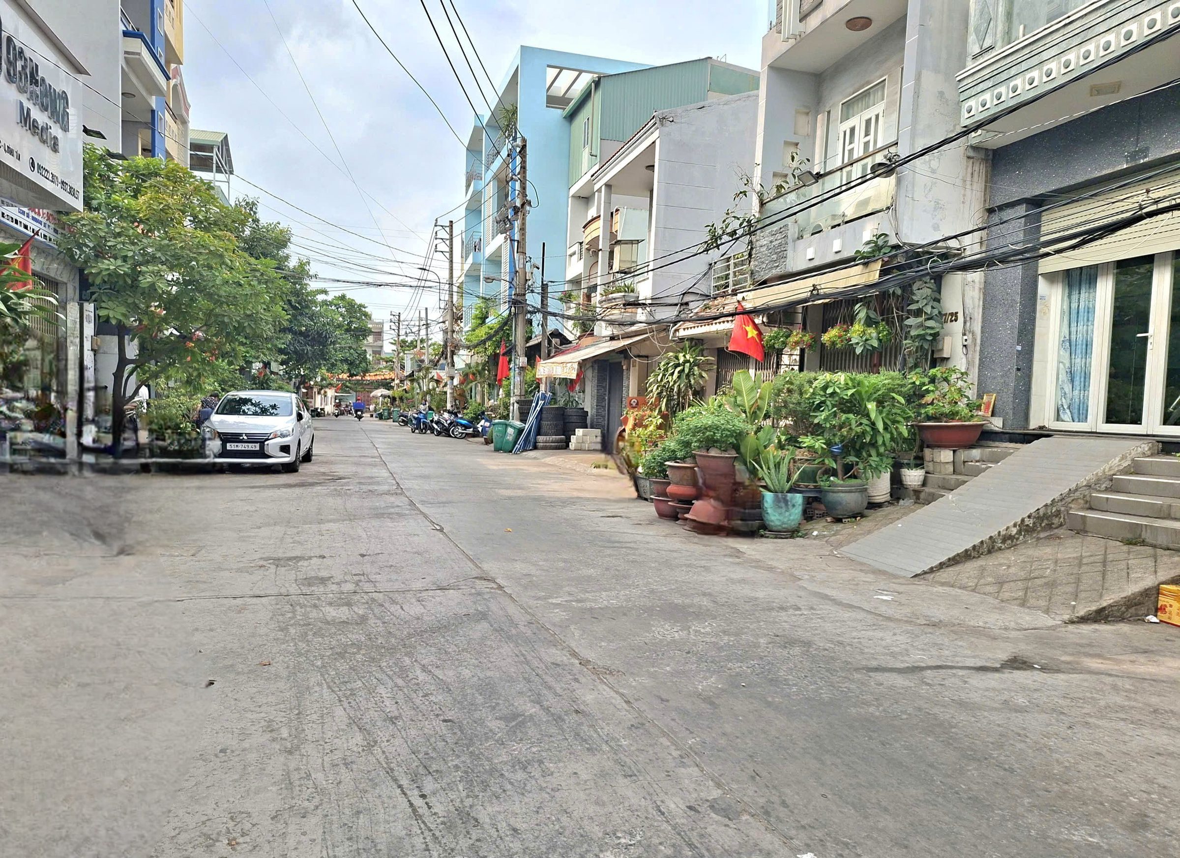 Hương lộ 2, nhà 3 tầng_nhỉnh 5ty (5×18)_hẻm xe hơi