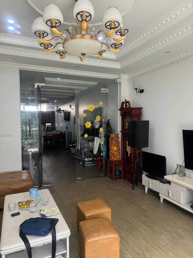 Hiếm nhà đẹp 5 tầng mặt phố Chiến Thắng, 82m2, MT 4.9m, 2 mặt tiền, thang máy, KD sầm uất, giá 29.5 tỷ