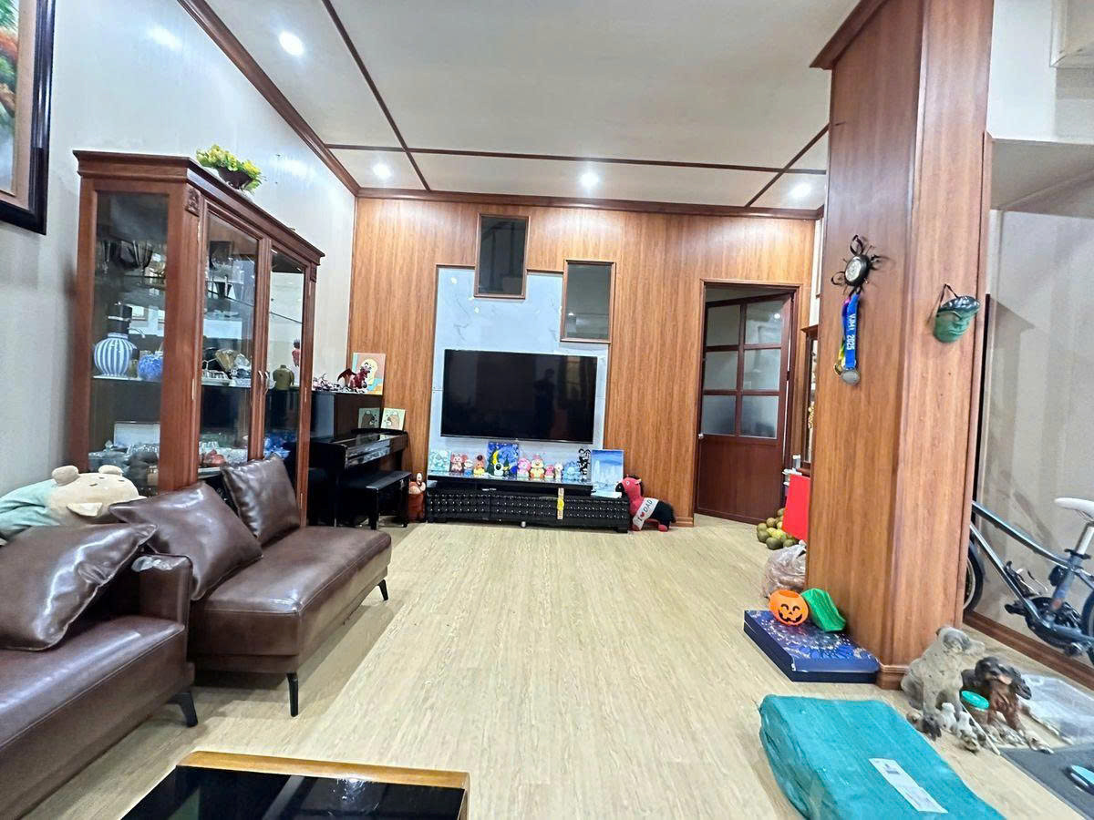 Bán nhà đẹp 3 tầng mặt phố Chiến Thắng, 69m2, mặt tiền rộng 4,3m, lô góc, kinh doanh sầm uất, giá 28.5 tỷ
