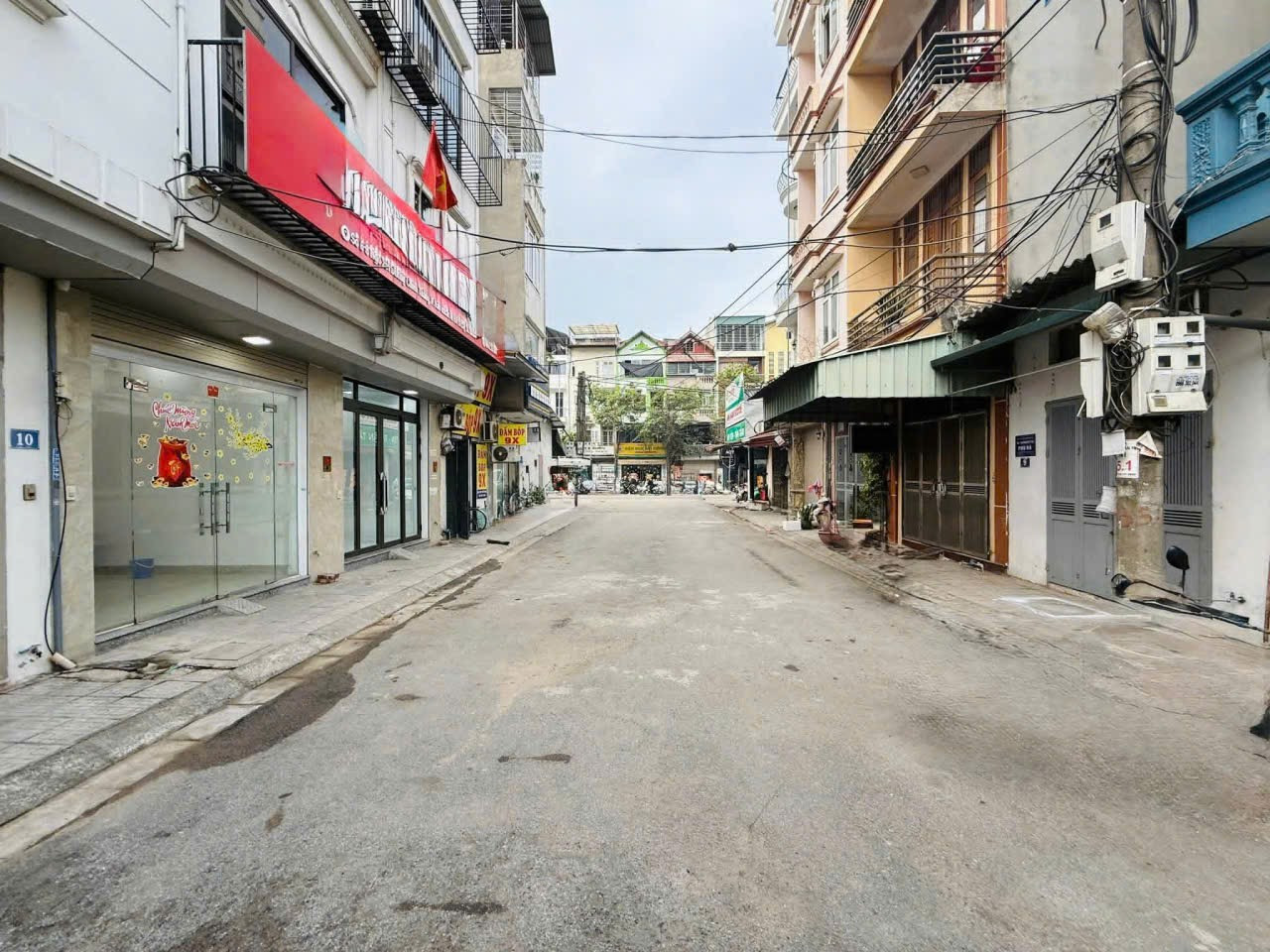 Cho Thuê Nhà Phân Lô , Vỉa Hè 32M² 5 Tầng 3 Ngủ/ Đường Chiến Thắng - Hà Đông/ Giá Thuê 15tr