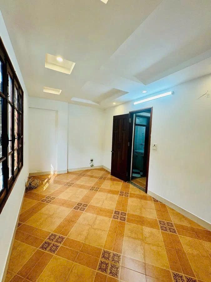 Hiếm nhà đẹp 6 tầng mặt đường Chiến Thắng, 19m2, mặt tiền rộng 5m, vị trí đẹp, kinh doanh sầm uất, giá 10.8 tỷ