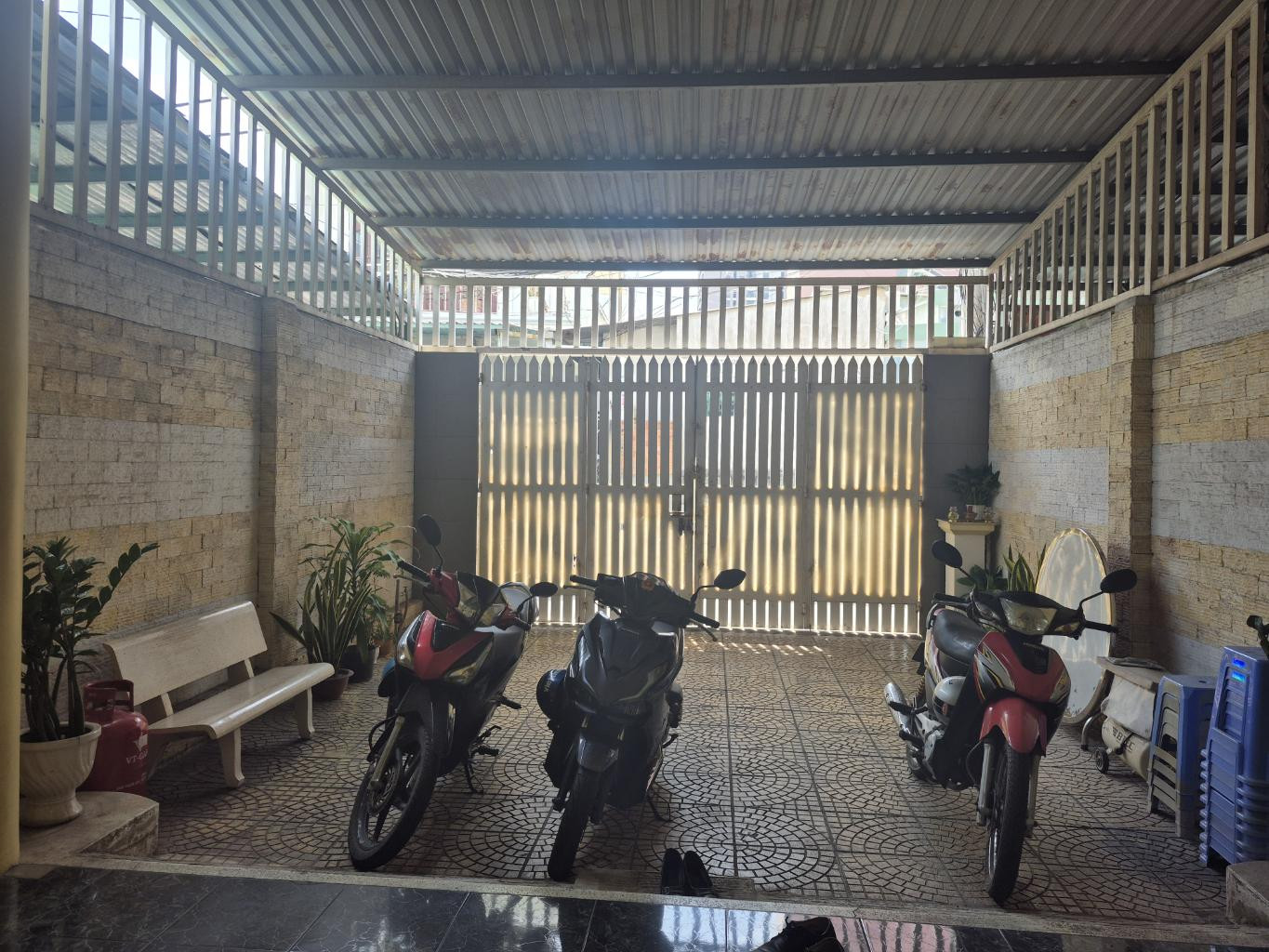 BÁN NHÀ MẶT TIỀN KINH DOANH GẦN GO DĨ AN, GẦN QL1K - NHÀ ĐẸP - DIỆN TÍCH KHỦNG 182.8M, GIÁ 9 TỶ