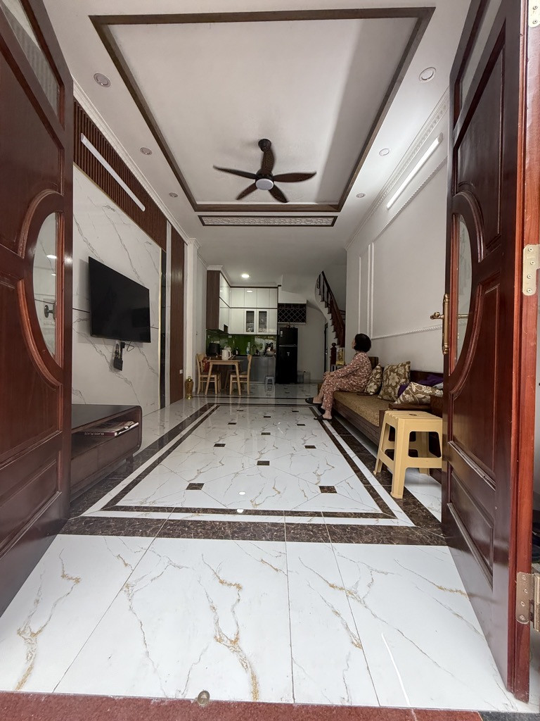 NHÀ ĐẸP 5 TẦNG - NGÕ CHỢ KHÂM THIÊN - Ở NGAY - SỔ ĐỎ NỞ HẬU