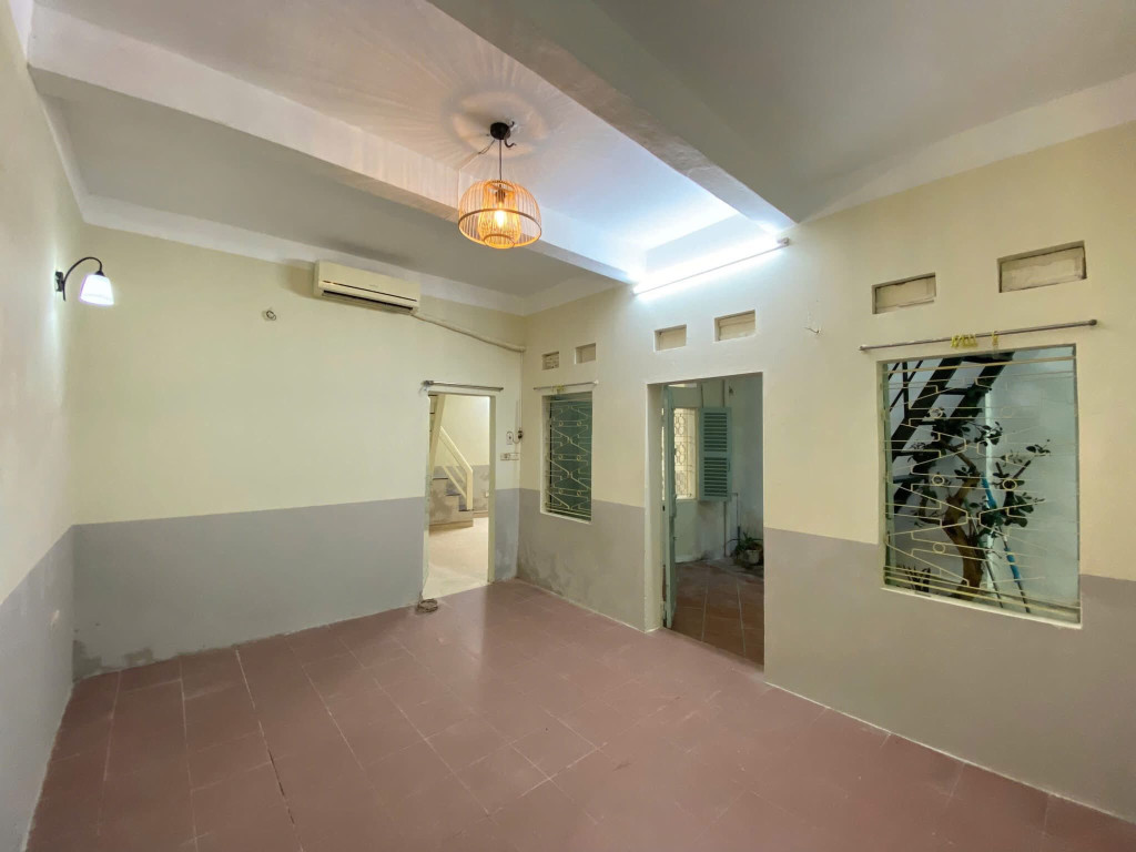 Cho thuê nhà Khâm Thiên, 120m2 x 2.5 tầng, 6 ngủ, 2 vệ sinh, 10 Triệu