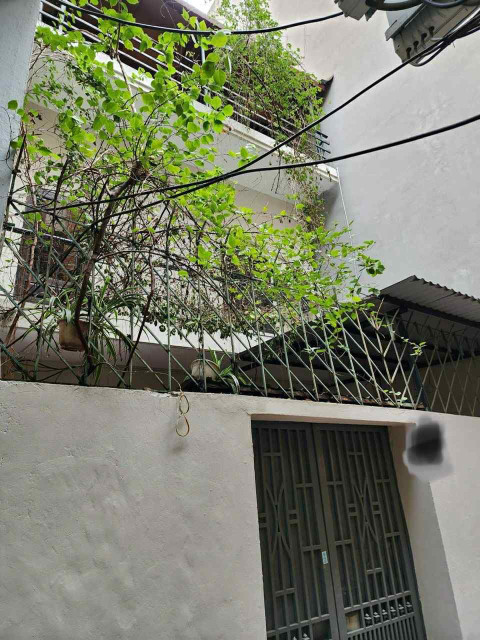 Cho thuê nhà ngõ Khâm Thiên, 2 tầng x 50m2, 3 ngủ, 2 vệ sinh, 10 triệu