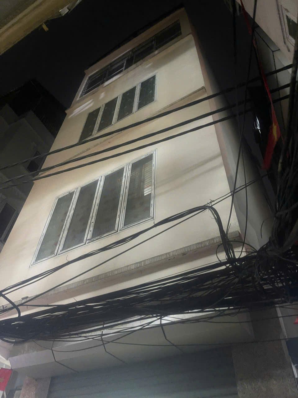 Cần cho thuê nhà ngõ Cống Trắng- Khâm Thiên 28m ×4 tầng - Giá 8tr
