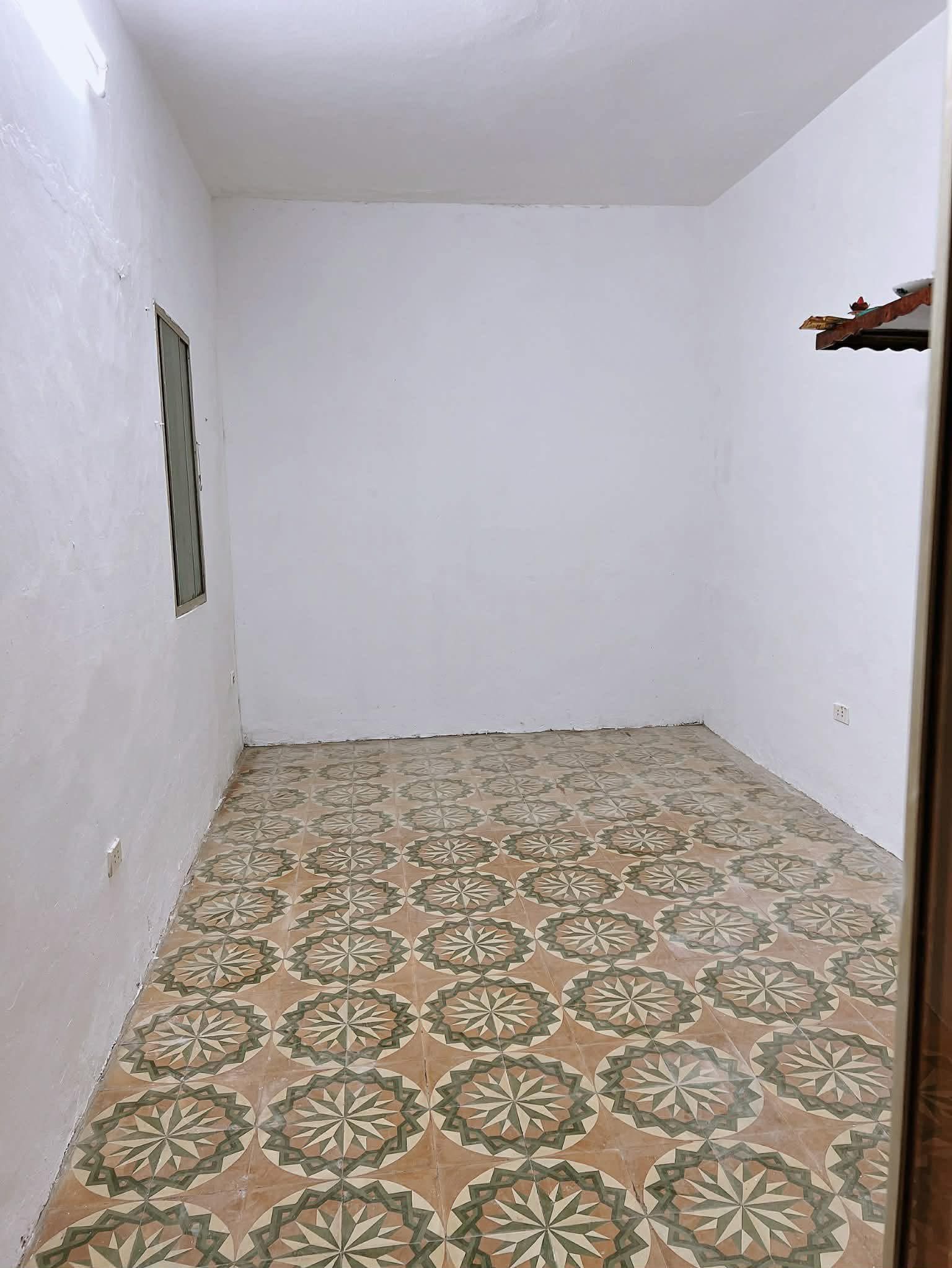 CC cần cho thuê nhà ngõ Chợ Khâm Thiên- Đống Đa - dt 30 m2*2,5 tầng - Giá 6 triệu