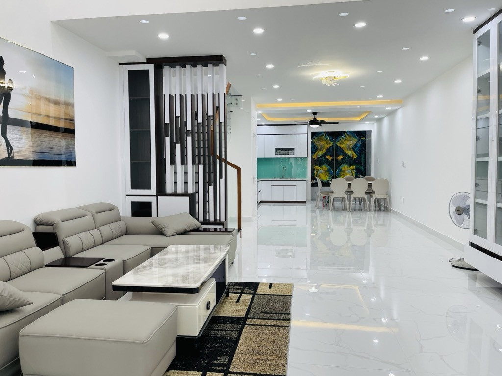 Gấp bán nhà bình thạnh, gần bv, chợ, sổ hồng riêng