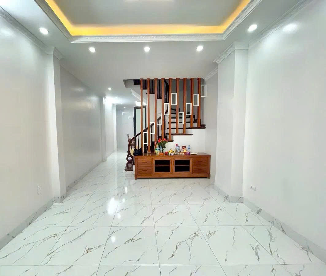 Bán nhà phố Chùa Bộc  DT 50m, 5 tầng, MT 4m trung tâm Đống Đa chào giá 12,8 tỷ