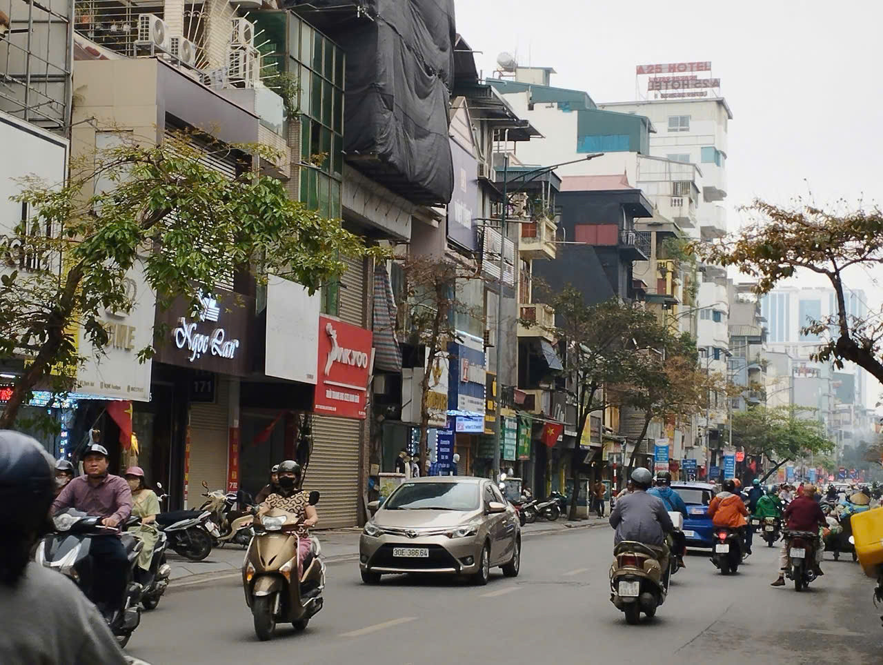 Mặt phố Ô Chợ Dừa, Tôn Đức Thắng,vỉa hè rộng,kinh doanh sầm uất,nhà đẹp ở luôn,42m2,5T, 23 tỷ