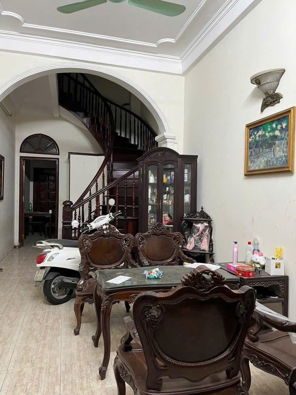 Cho Thuê Nhà Ngõ 231 Chùa Bộc 50M² 4 Tầng 4 Ngủ Full Nội Thất - Ô Tô Đỗ Cửa - Giá Thuê 16tr