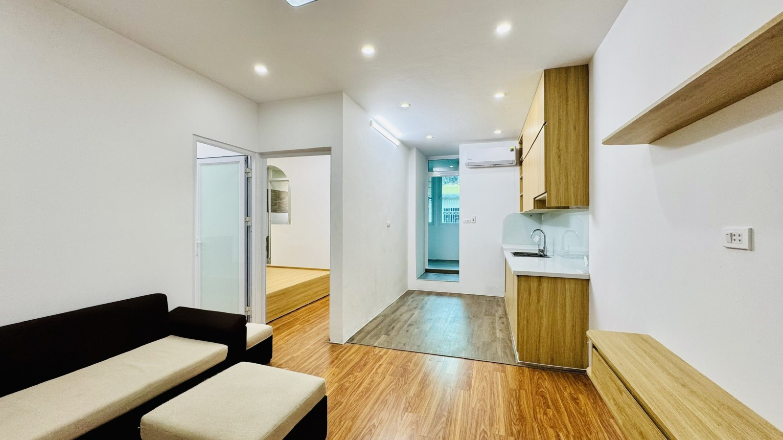 Bán căn hộ tập thể phố Chùa Bộc, Đống Đa, 100m2 nhà đẹp 3 ngủ, 2vs, ô tô đỗ cầu thang, sổ đỏ lớn