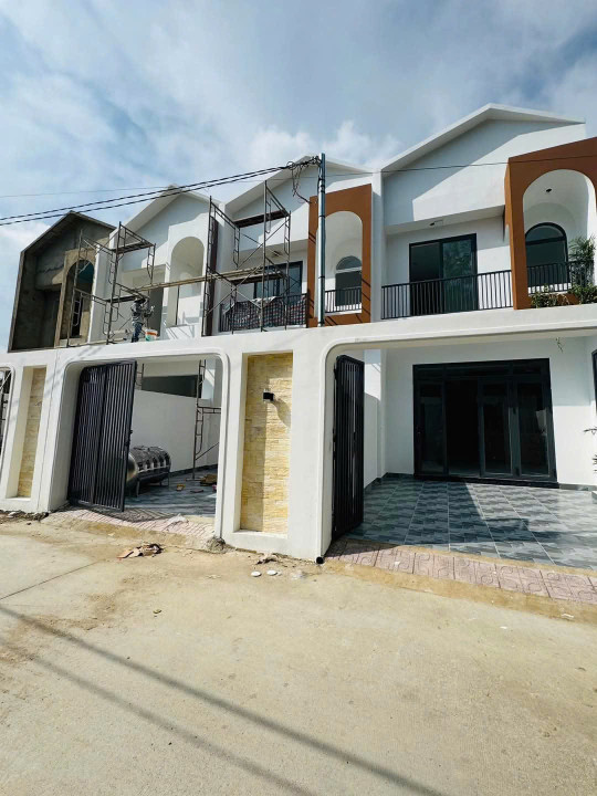 DÃY NHÀ 4 CĂN NGAY CHỢ THẠNH PHÚ , CÁCH CÂY XĂNG 26 CHỈ 15 PHÚT DI CHUYỂN