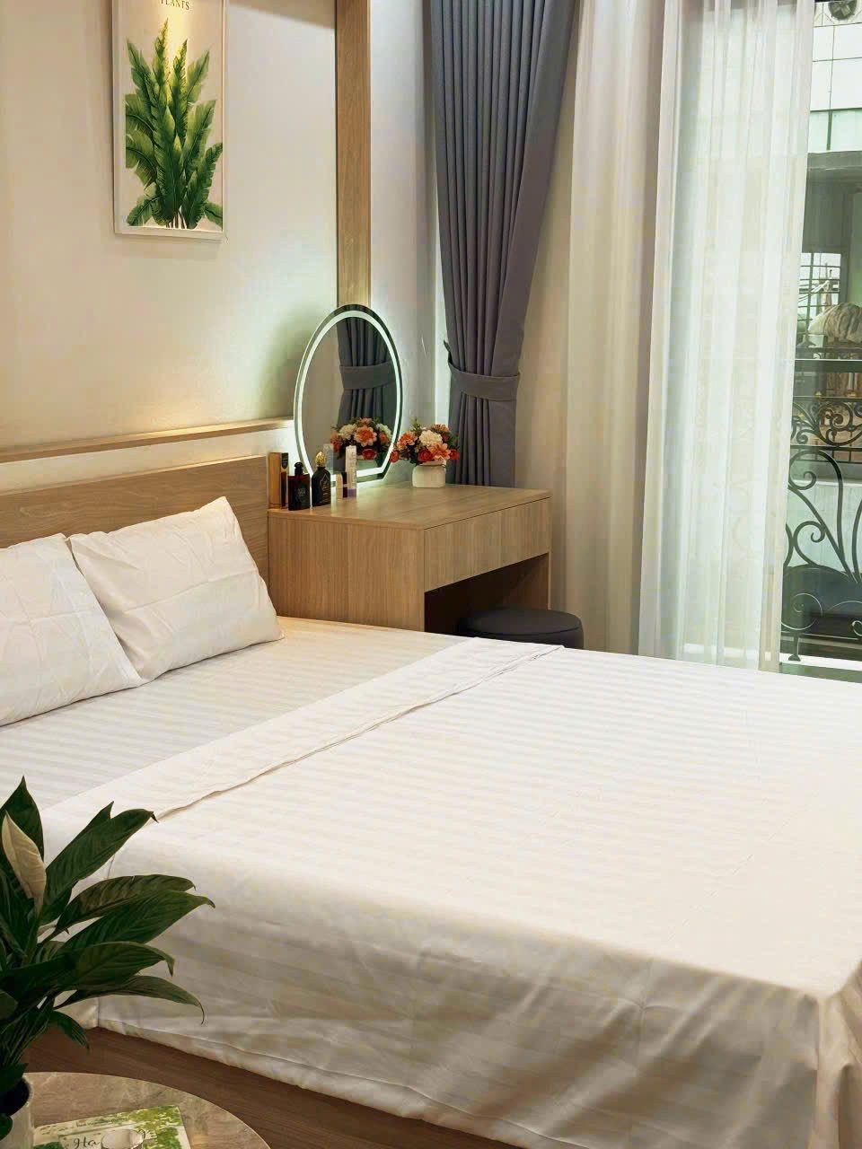 Studio hiếm khu Chùa Láng , mới cứng, full đồ sịn, ban công chill  – gần Ngoại thương, Ngoại giao, Luật...